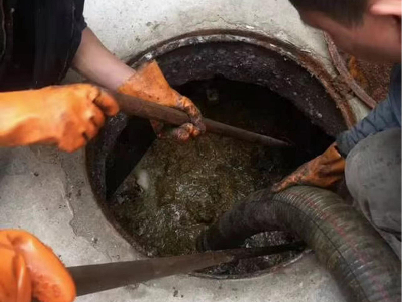 井研清理化粪池时如何避免沼气的危害？